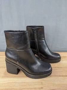 lot 155J image: Brand New Black Amazon Platform Boots, Womens Size 8.5 L