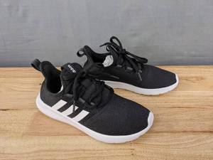 lot 64 image: New Adidas Cloudfoam Pure 2.0 Womens Size 5 - Black and White L