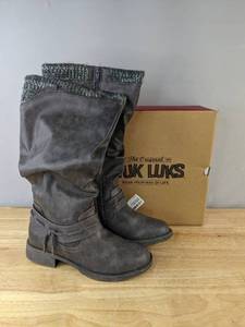 lot 157A image: Muk Luks Gray Bianca Briana Boots, Womens Size 8.5 L