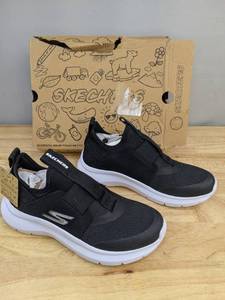 lot 149J image: Brand New Skechers Glide Step Fast Youth Shoes, Kids Size 5 L