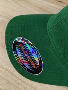 lot 65F image: 48 Brand New Yupoong Flexfit Green Hats Size SmallMedium A