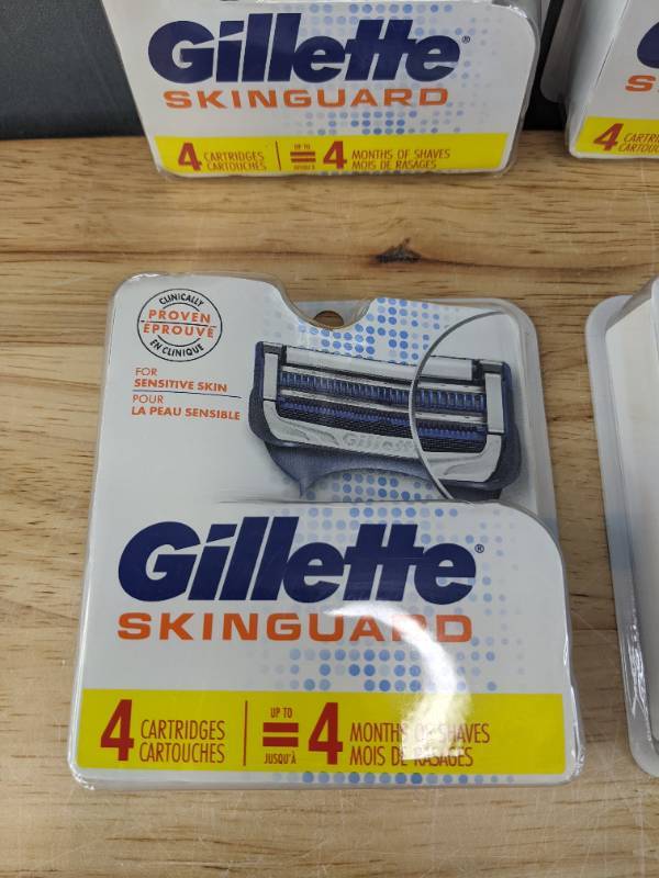 lot 28A image: 24 Brand New Gillette Skinguard Razor Blades $89.82 Retail O