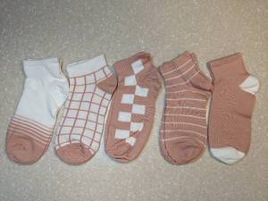lot 402 image: Five Pair of New Pink Ankle Socks One Size P
