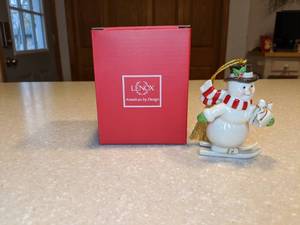 lot 414 image: New Lenox Snowman Ornament P
