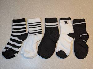 lot 415 image: Five New Pairs of Ankle Socks Black White P