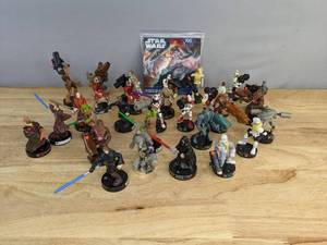 lot 63 image: Hasbro 2005 Star Wars Attacktix Figures and New Puzzle E