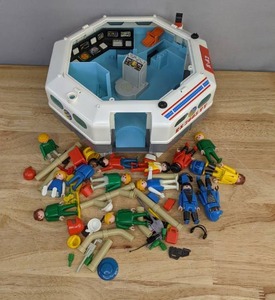 lot 72 image: Vintage 1974 Geobra Figures and Playmobil 1980 Space Station E