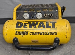 lot 36 image: DeWalt D55155 2 hp. Electric 4 Gal. (Single Tank) Hand Carry Compressor C