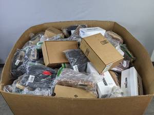 lot 6A image: Large Amazon Return Pallet of Minnetonka and Sperry Moccasins N