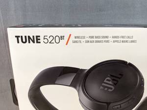 lot 30F image: JBL Tune 520BT - Wireless On-Ear Headphones L