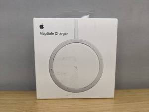lot 31B image: Brand New Apple MagSafe Charger for iPhone and Airpods Y