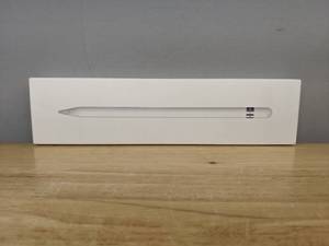 lot 17A image: New Apple Pencil (1st Generation) Y