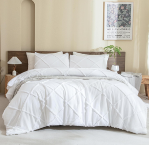 lot 281 image: White Comforter King Size (104x90 inches), 3 Pieces