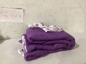 lot 428 image: Purple King Size Comforter Set