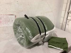 lot 481 image: Green Comforter Set, Size Twin