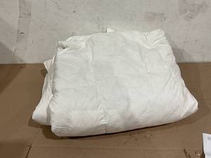 lot 124 image: APSMILE King Size Goose Feather Down Comforter - Ultra Soft All Seasons 100% Organic Cotton
