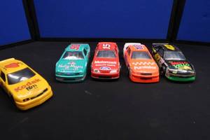 lot 7 image: COLLECTIBLE RACING CHAMPIONS DIE CAST CARS