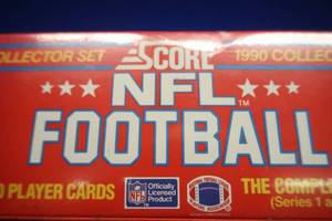 lot 10 image: SCORE UNOPENED NFL 1990 COLLECTOR SET