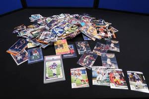 lot 15 image: PSA GRADED ADRIAN PETERSON CARD PLUS ASSORTMENT LOOSE CARDS