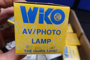 lot 23 image: ASSORTMENT OF VINTAGE PROJECTION  PHOTO LIGHTS