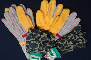 lot 41 image: 4 PAIR OF NEW WORK GLOVES.