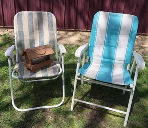 lot 57 image: 2 LAWN CHAIRS  BIRD FEEDER