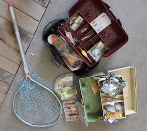 lot 110 image: VINTAGE TACKLE BOXES AND NET