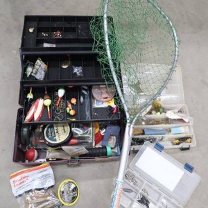 lot 115 image: VINTAGE TACKLE BOX  LANDING NET AND MORE