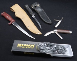 lot 123 image: KNIVES