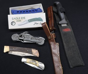 lot 125 image: KNIVES