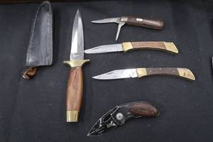 lot 126 image: KNIVES