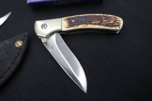 lot 127 image: KNIVES