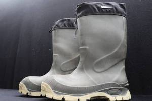 lot 24B image: KAMIK BOOTS