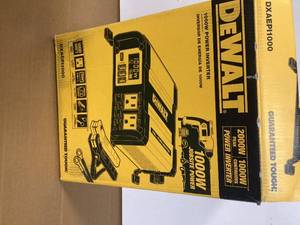 DEWALT 1000-Watt Portable Car Power Inverter with Triple USB Ports Customer Returns See pictures
