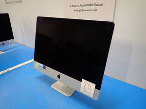lot 8 image: Apple&nbspiMac 14,1 A1418 AIO PC  INTEL CORE I5-4570R 2.7 Ghz  8GB DDR3 SDRAM  1TB HDD  Includes IOS and power cable  small marks on top edge of screen
