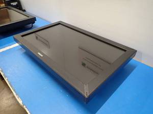 lot 16 image: Elo Touch&nbspBDL3221V TV  32 screen with 1366 x 768 Resolution  Includes power cable 