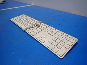 lot 46 image: Apple USB Keyboard A1243
