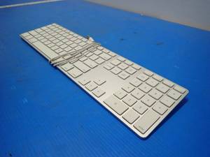 lot 47 image: Apple USB Keyboard A1243