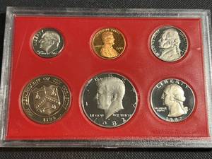 lot 21 image: 1982 US PROOF SET