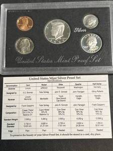 lot 32 image: 1993 US MINT SILVER PROOF SET