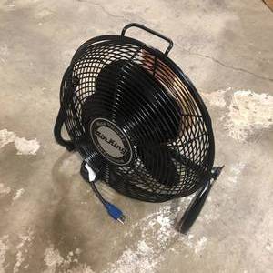 Air King High-Velocity 14 in. Industrial Grade Floor Fan   Customer Returns See Pictures