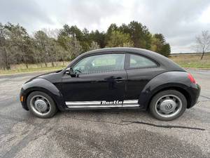 2012 Volkswagen Beetle 2.5L - 2 OWNERS - MANUAL