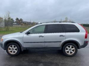 2004 Volvo XC90 2.5T - AWD