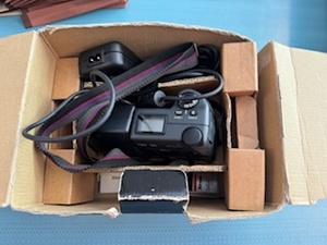 lot 68 image: Nikon Cool Pix 990 Camera