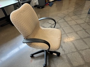 lot 78 image: Adjustable Office Chair