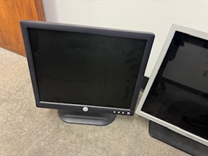 lot 23 image: Five Dell Monitors One 17, Two 19, Two - 22