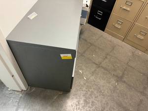 lot 98 image: Gray Three Drawer File Cabinet