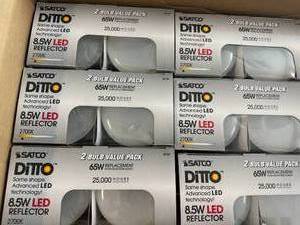 lot 108 image: Two Boxes of Light Bulbs