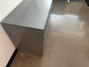 lot 129 image: Gray Three Drawer File Cabinet