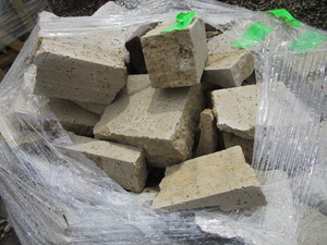 lot 104 image: Natural Stone Pieces